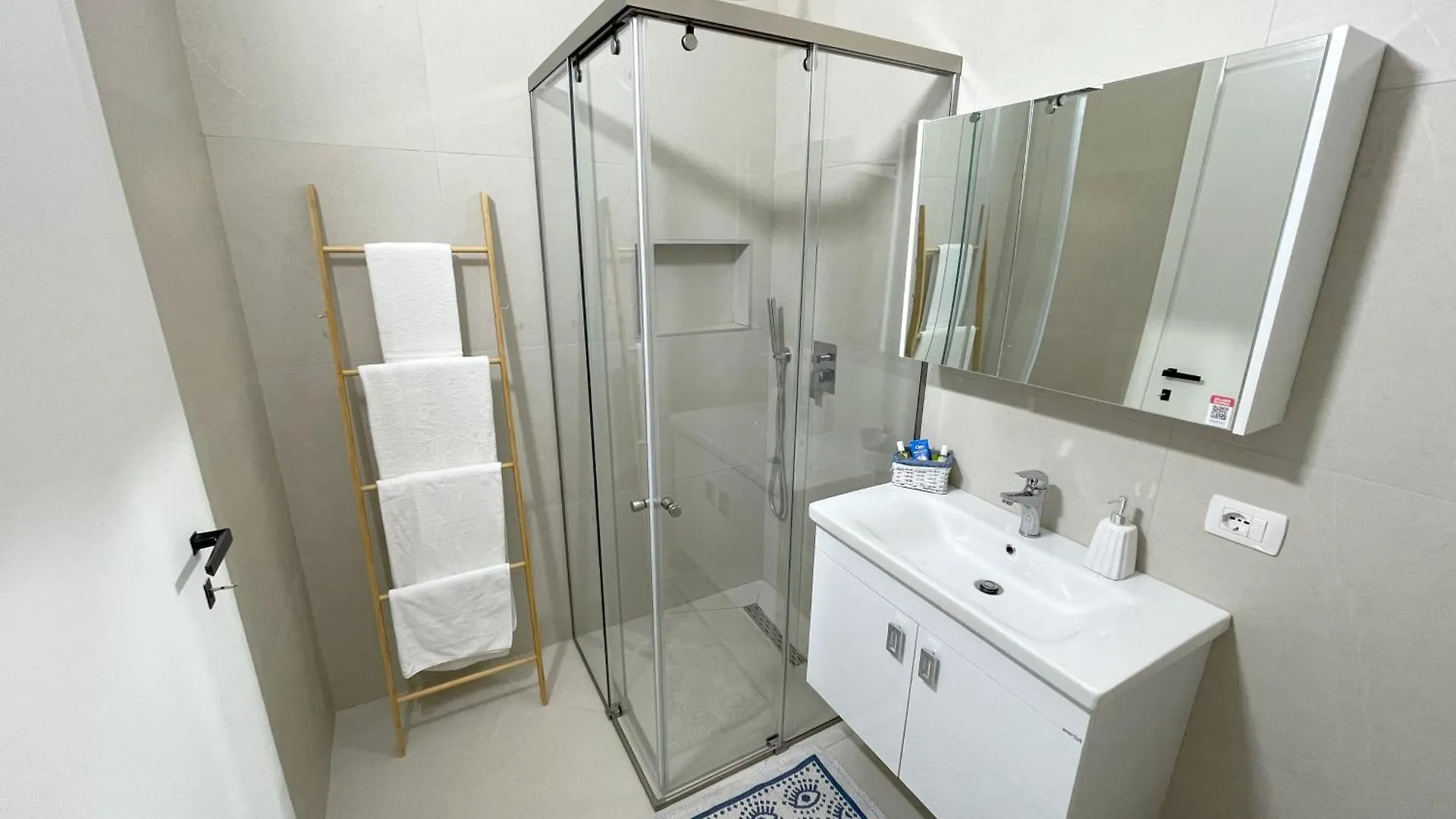 Prestige Rentals - Radhime Vlorë 0*,  Albánie